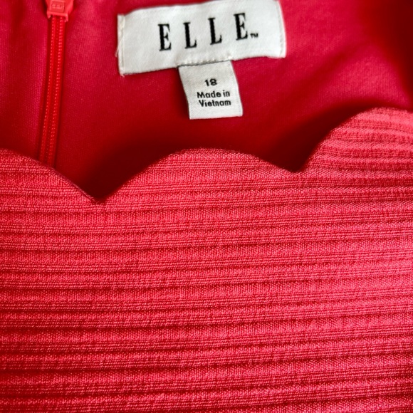 Ladies dress - Picture 3 of 6